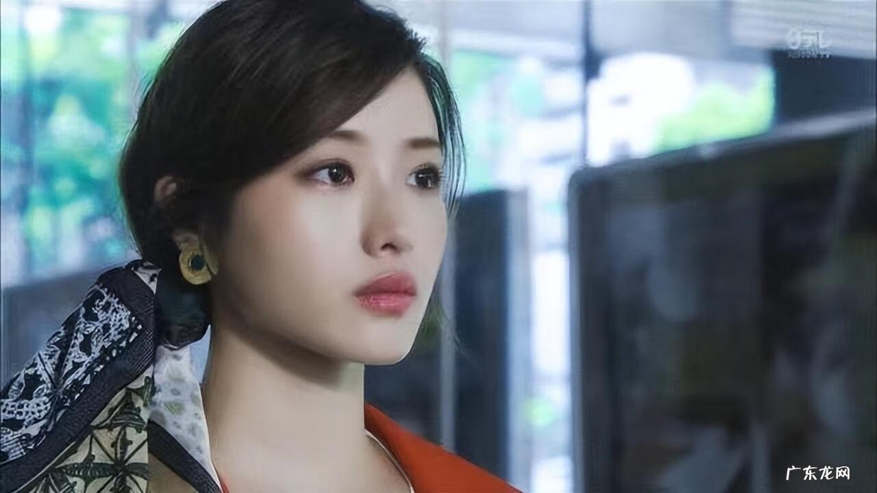 丝巾的各种搭配 丝巾怎么搭配衣服