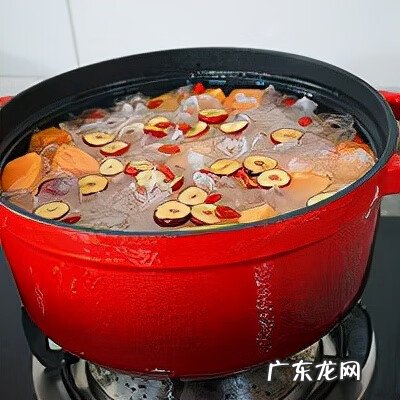 银耳莲子汤能丰胸吗 银耳汤可以丰胸吗?