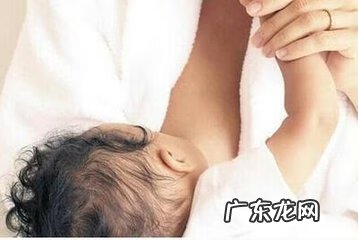 婴幼儿一吃奶就哭是怎么回事 五十天婴儿吃奶时哭