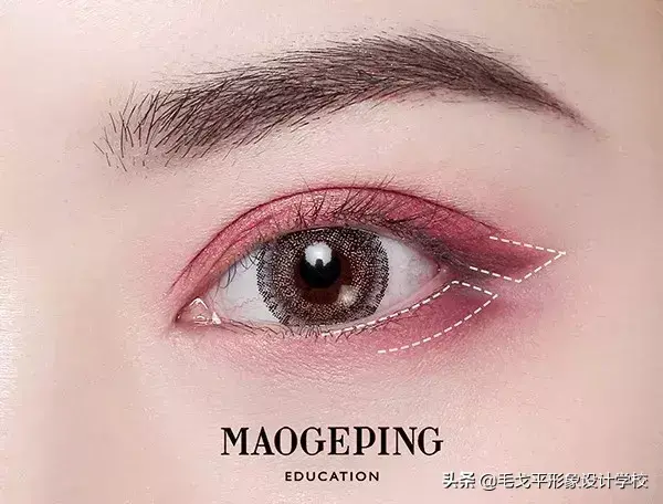 化妆的正确使用顺序方法 有眼袋如何化妆