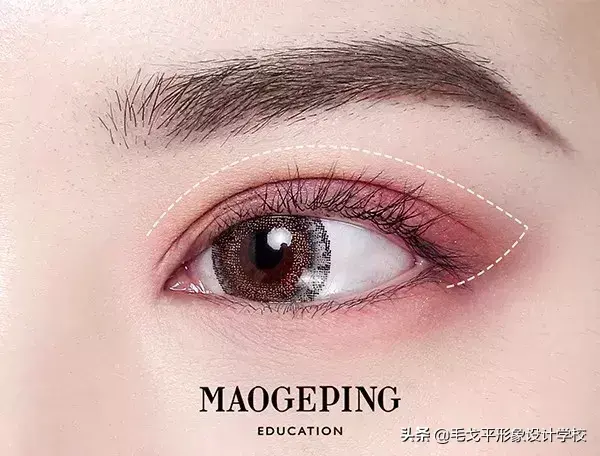 化妆的正确使用顺序方法 有眼袋如何化妆