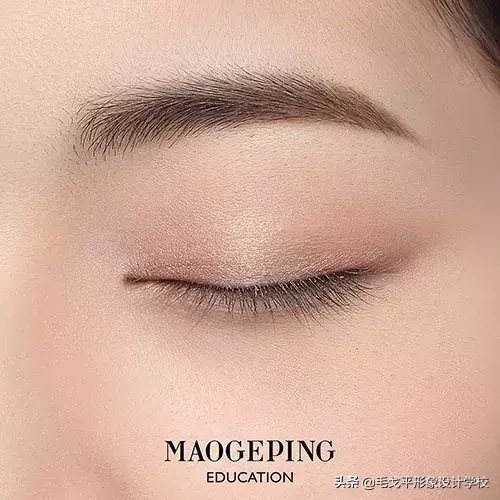 化妆的正确使用顺序方法 有眼袋如何化妆