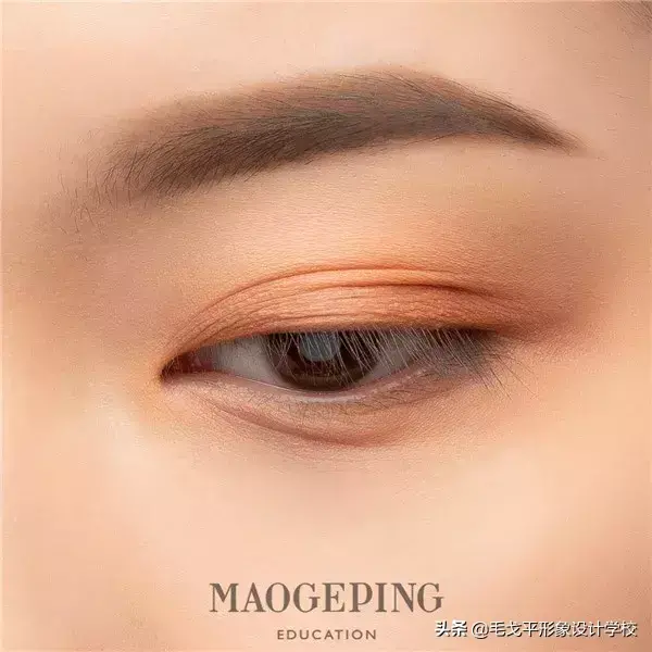 化妆的正确使用顺序方法 有眼袋如何化妆