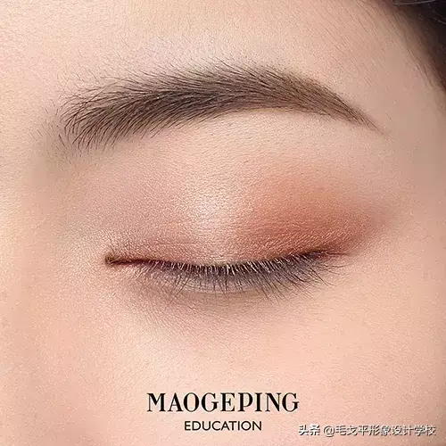 化妆的正确使用顺序方法 有眼袋如何化妆