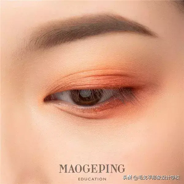 化妆的正确使用顺序方法 有眼袋如何化妆