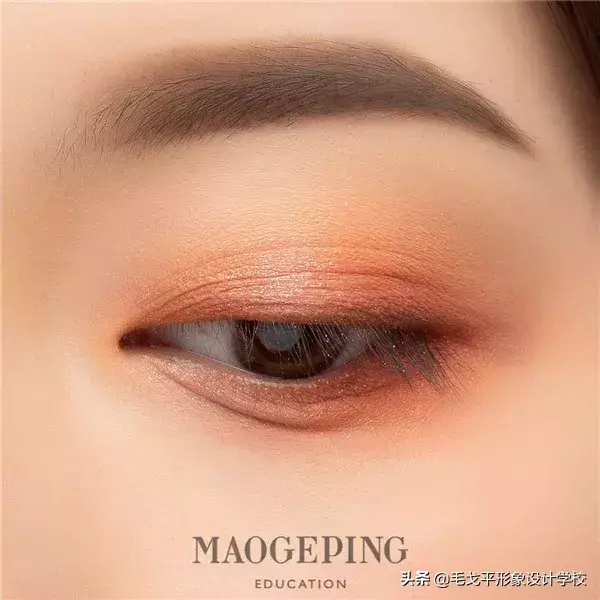 化妆的正确使用顺序方法 有眼袋如何化妆