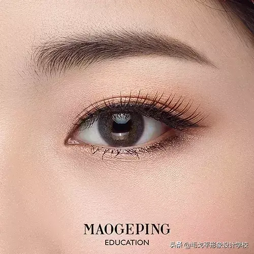 化妆的正确使用顺序方法 有眼袋如何化妆