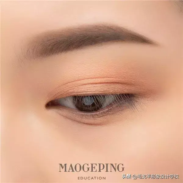 化妆的正确使用顺序方法 有眼袋如何化妆