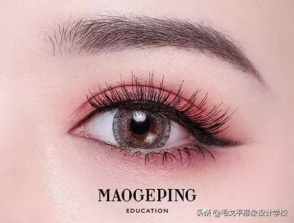 化妆的正确使用顺序方法 有眼袋如何化妆