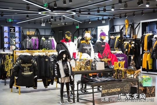 现在服装店流行什么装修 个性服装店装修设计