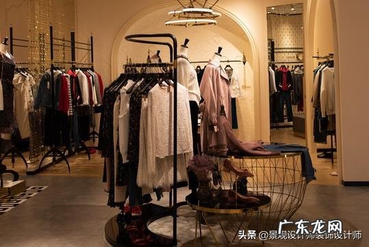 现在服装店流行什么装修 个性服装店装修设计