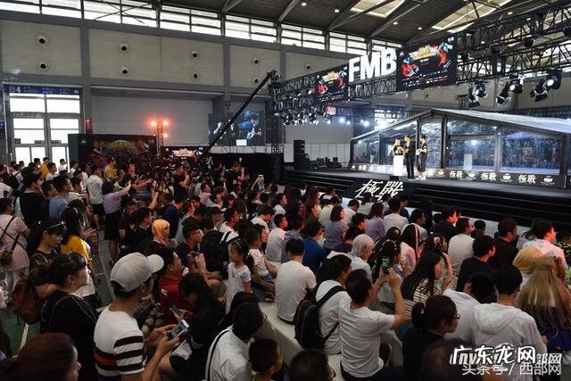 小学生机器人格斗赛 机器人格斗赛视频