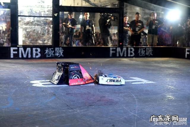 小学生机器人格斗赛 机器人格斗赛视频