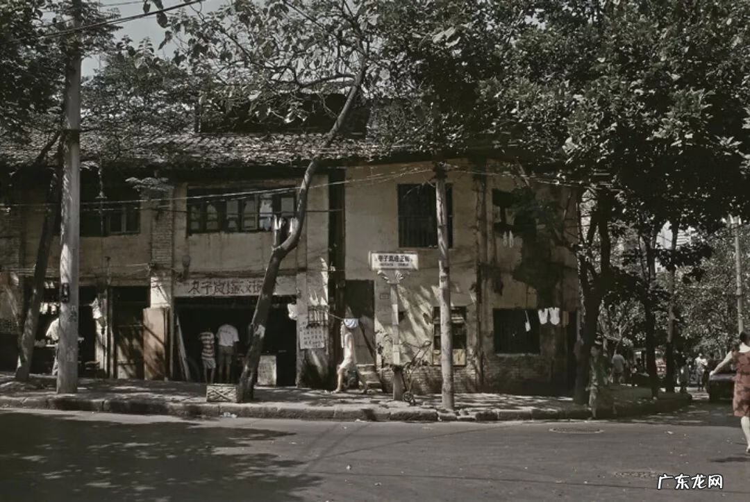 出门下坡回家上坡风水 楼房在上坡的位置风水