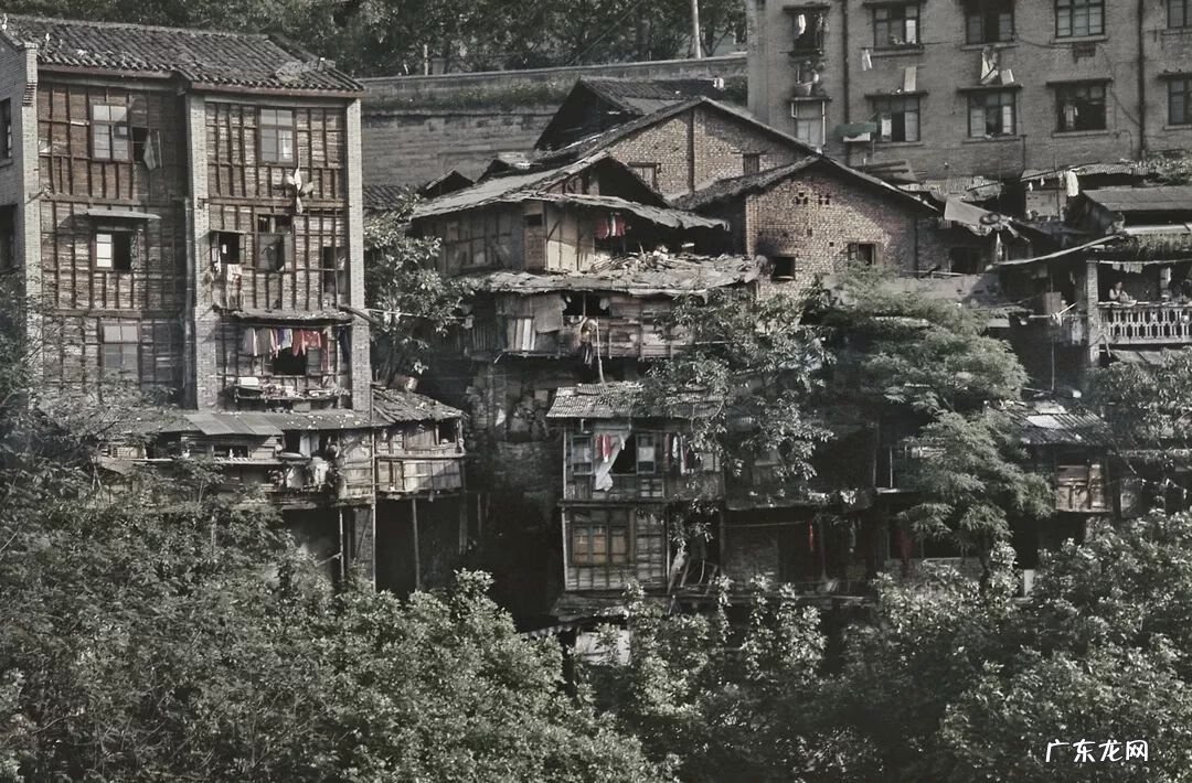 出门下坡回家上坡风水 楼房在上坡的位置风水