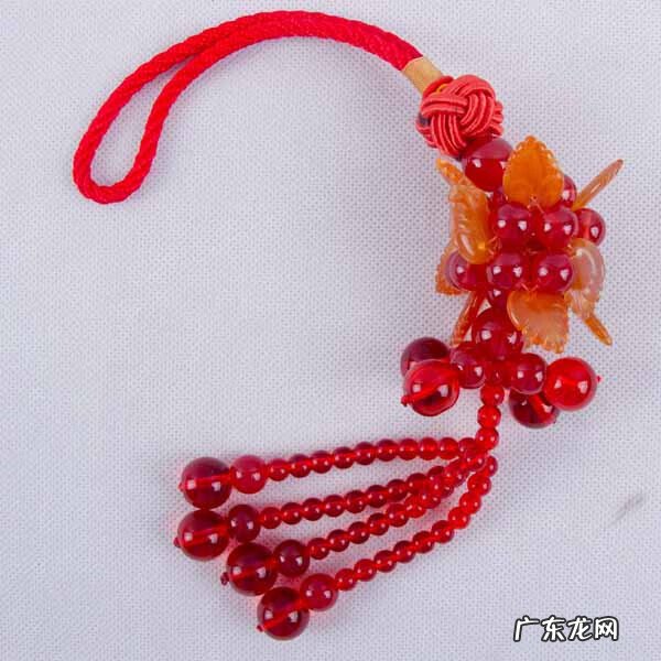 车的挂件放在车的什么位置好 汽车挂件风水