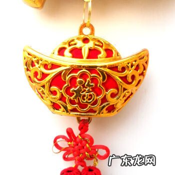 车的挂件放在车的什么位置好 汽车挂件风水