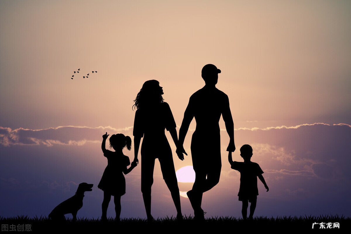 梦见四脚蛇进家里是什么预兆 梦见黑蛇进家是什么预兆