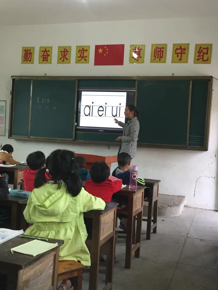 新入职教师,有什么途径或是方式来提高自己?