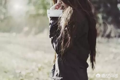 爱上一个不该爱的男人，情商高的女人会怎样做？