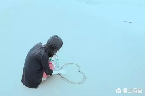 爱上一个不该爱的男人，情商高的女人会怎样做？