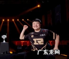 无愧LPL第一人！决赛垃圾话Uzi自嘲洗澡狗，摆弄搓澡动作太可爱，如此胸怀RNG能赢吗？