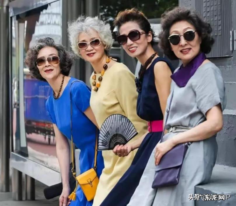 有哪些适合老年人留的长发发型?