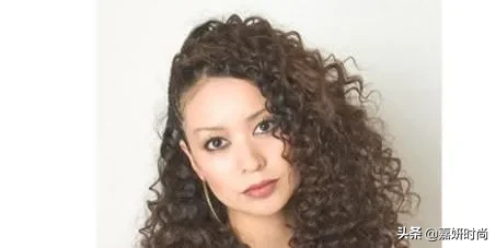 有哪些适合老年人留的长发发型?