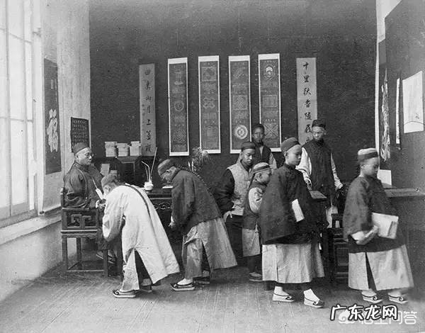 民间有言，家有三斗糠，不当孩子王。你如何理解？