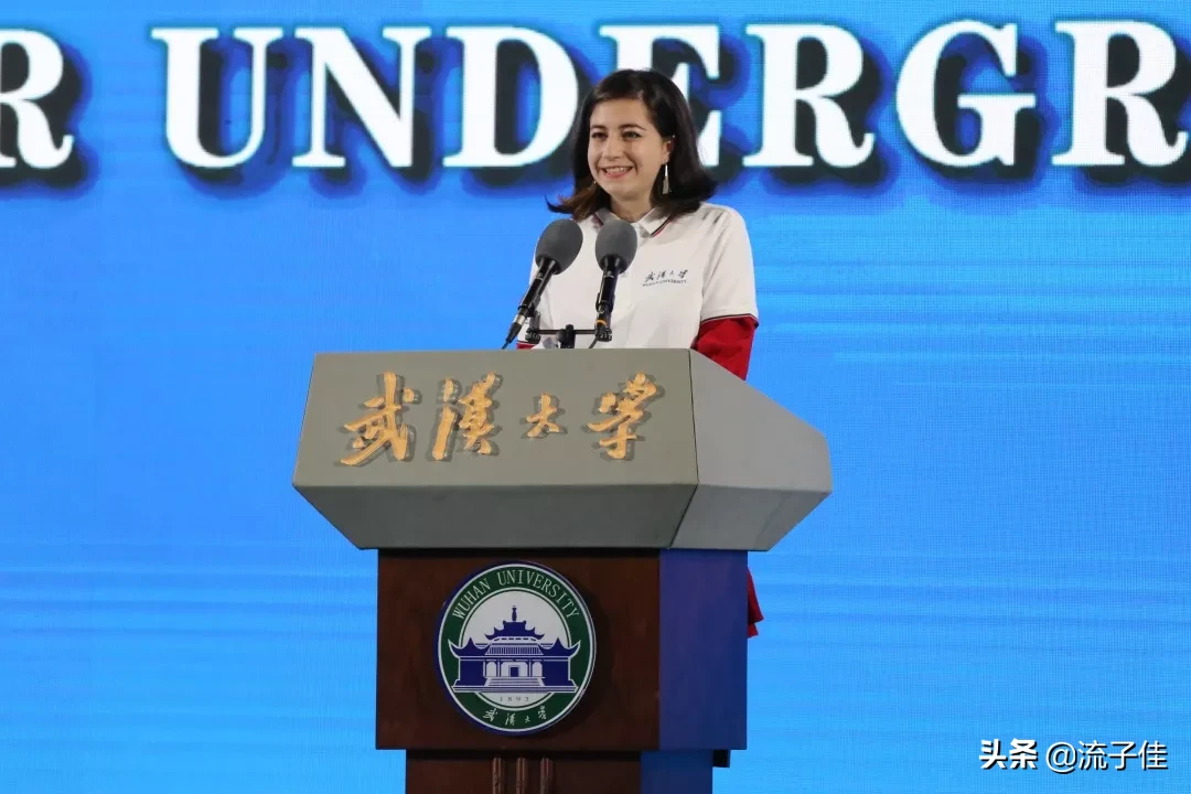 武大新生因未被选上新生代表,自己冲上讲台演讲,你如何看?