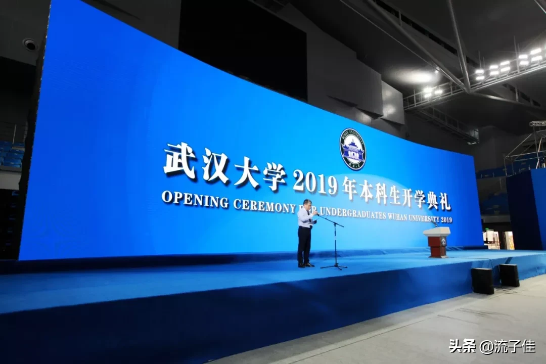 武大新生因未被选上新生代表,自己冲上讲台演讲,你如何看?