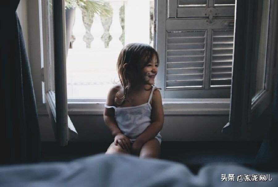 女孩夹腿是啥意思