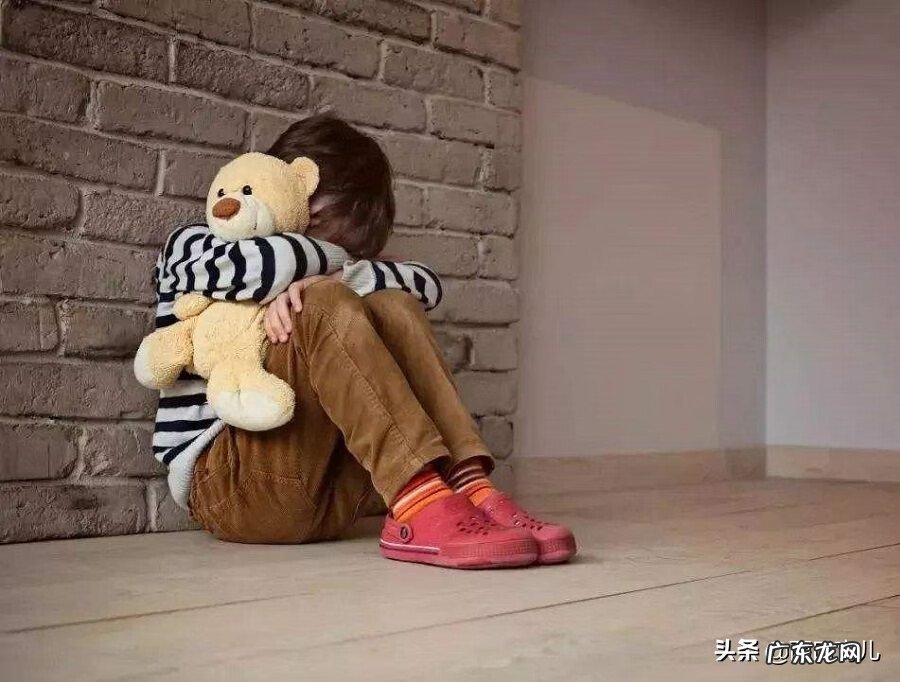 女孩夹腿是啥意思