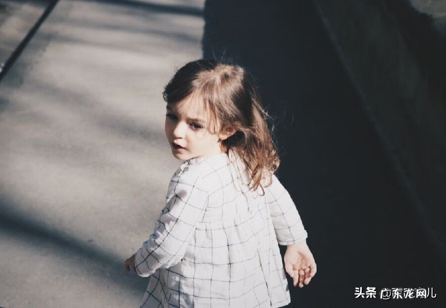 女孩夹腿是啥意思