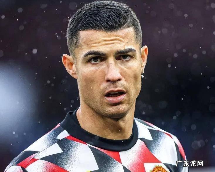 放弃执教英超、垫付薪资,却被称“鼠辈”,鲁尼需要蹭C罗流量?