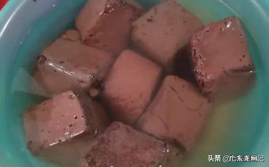 现在菜市场卖的猪血是什么做的?为何那么嫩?