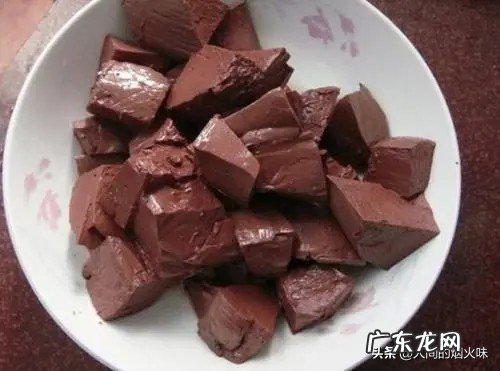 现在菜市场卖的猪血是什么做的?为何那么嫩?