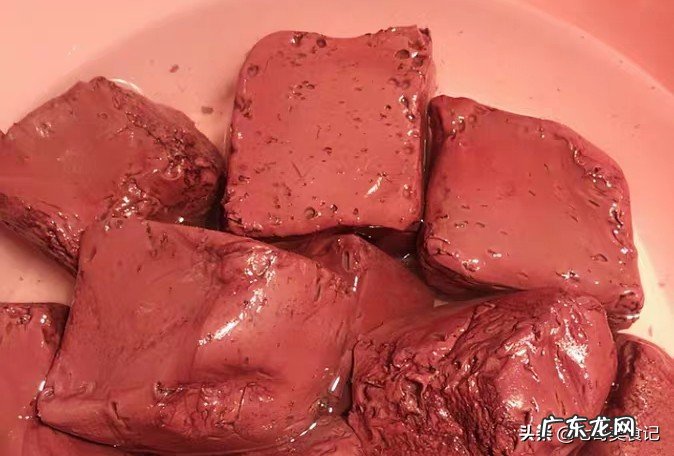 现在菜市场卖的猪血是什么做的?为何那么嫩?