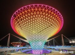 光彩夺目造句，用光彩夺目怎么造句？