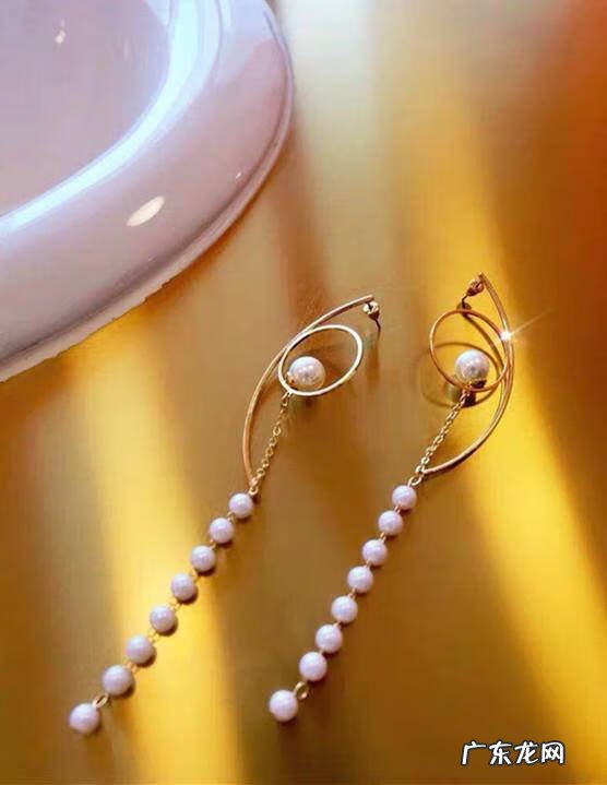 打耳洞会破坏风水吗 耳洞里面是空的吗