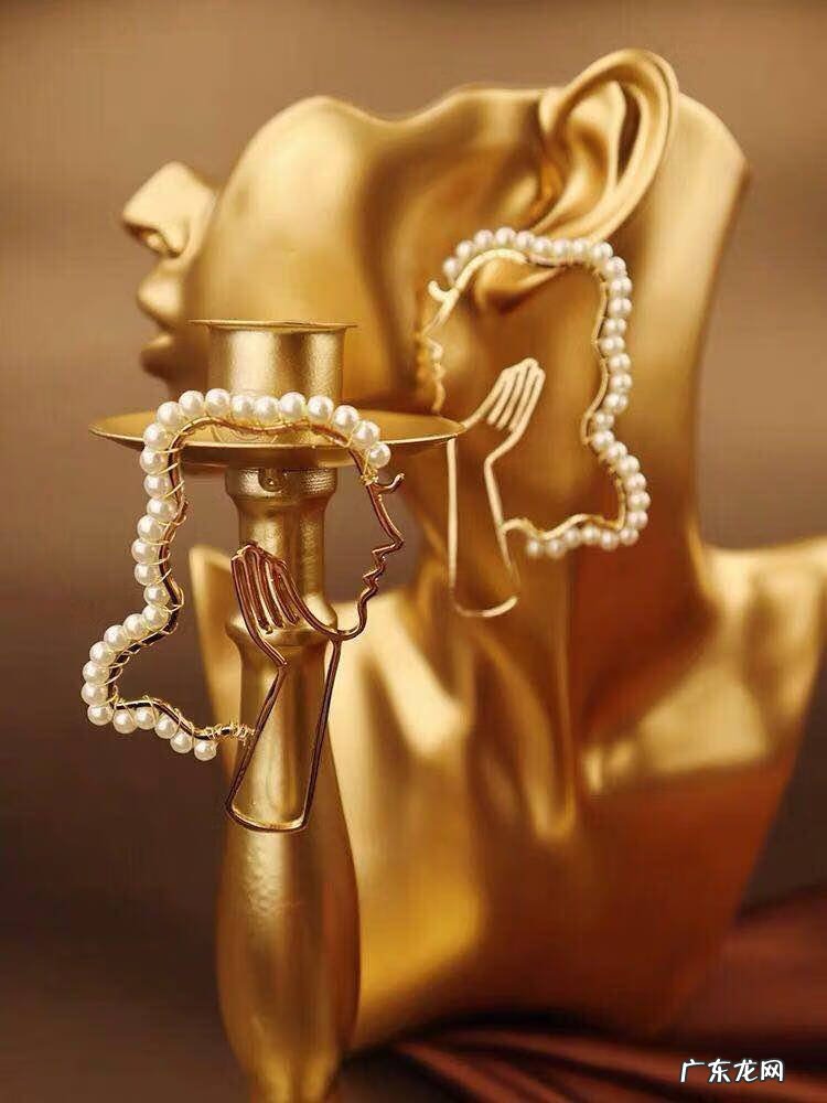 打耳洞会破坏风水吗 耳洞里面是空的吗