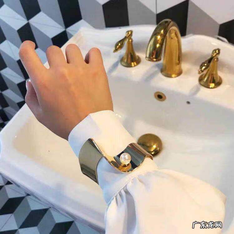 打耳洞会破坏风水吗 耳洞里面是空的吗