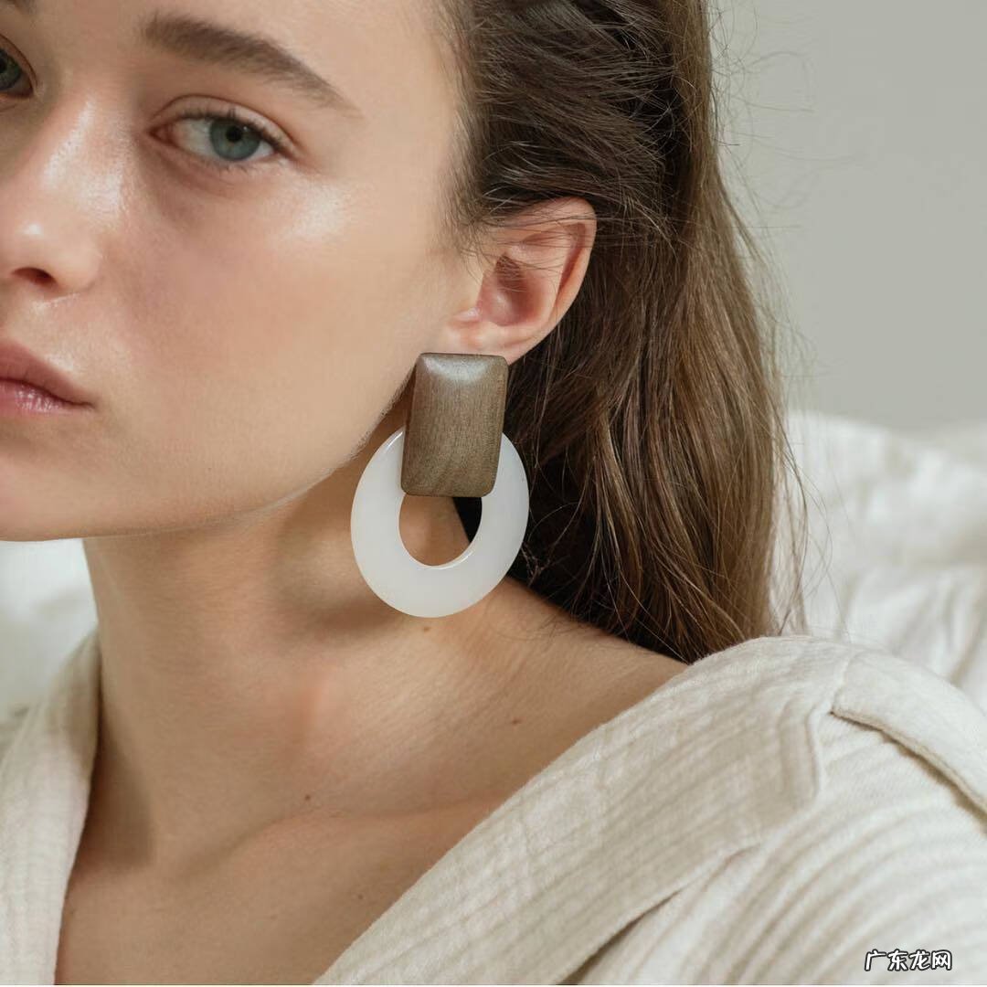 打耳洞会破坏风水吗 耳洞里面是空的吗