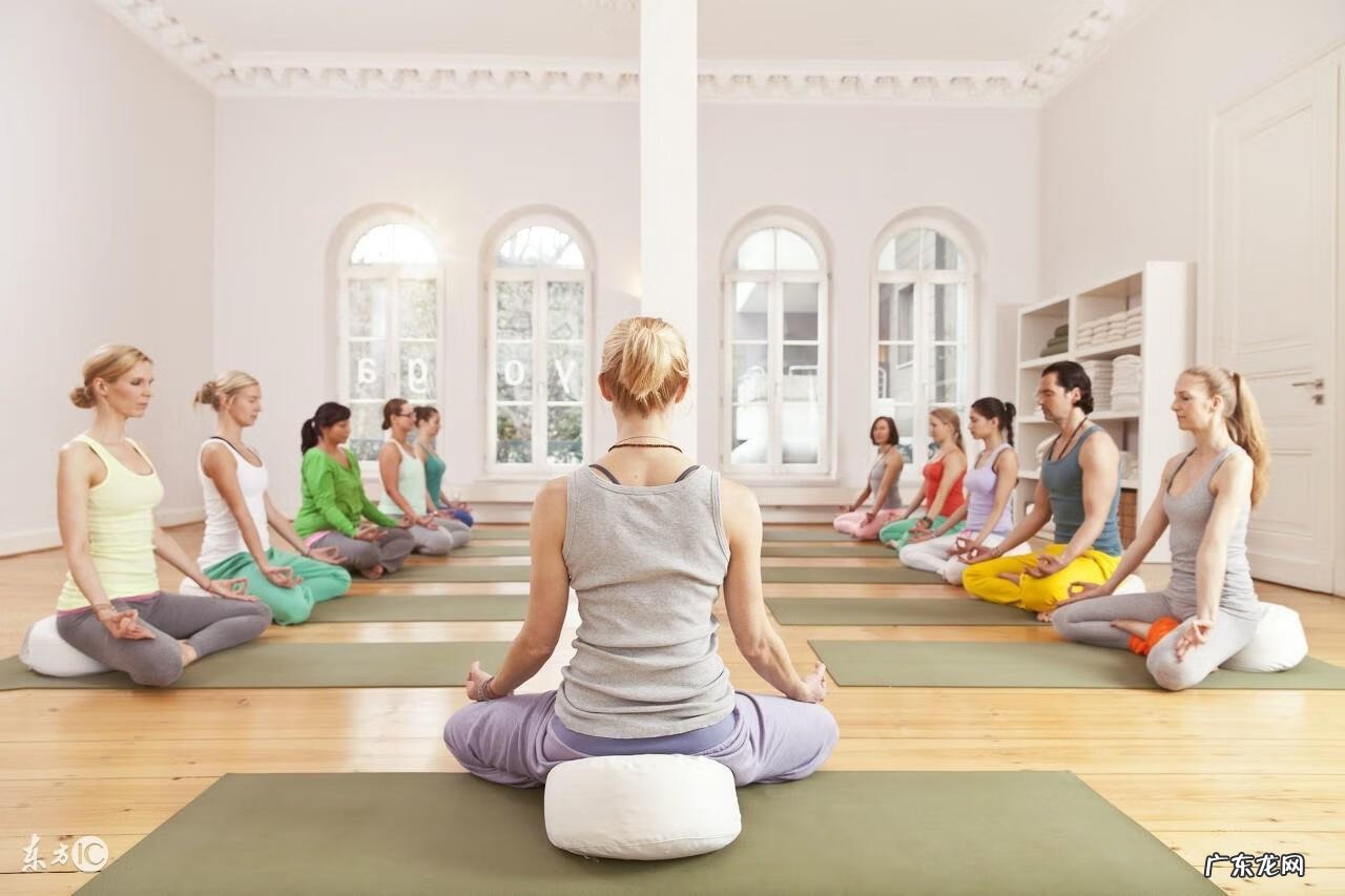 50岁男人可以练瑜伽吗 男人能不能练瑜伽