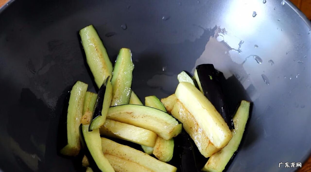 鱼香茄子的配料 鱼香茄子里面有鱼吗