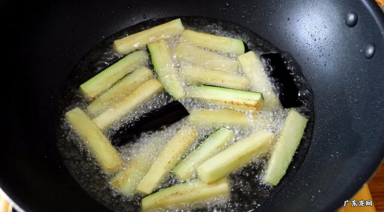 鱼香茄子的配料 鱼香茄子里面有鱼吗