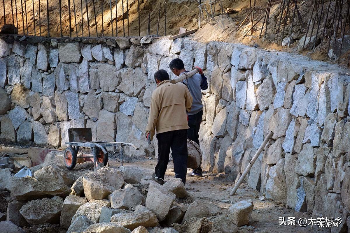 修鱼塘堤怎么修好 门前的鱼塘怎么修才好