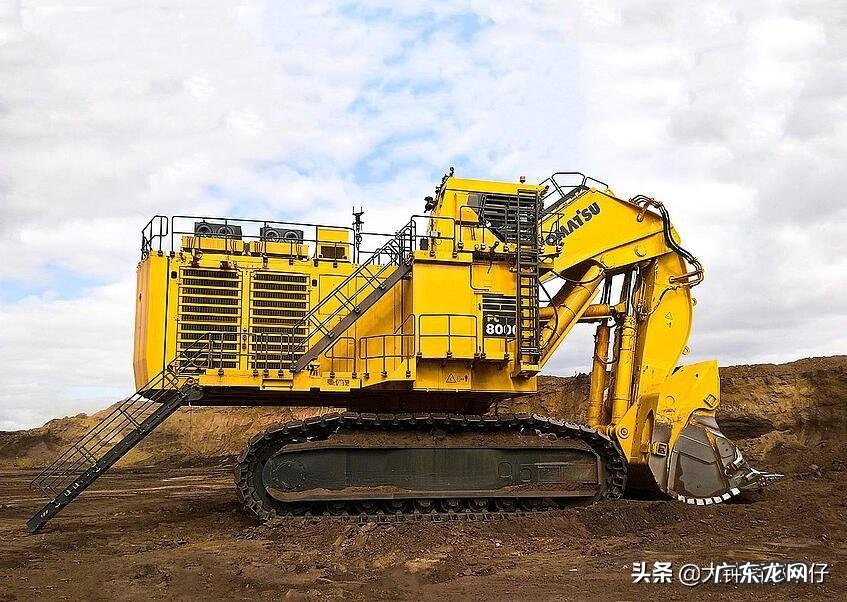 反铲挖掘机多少钱一台 反铲式挖掘机型号