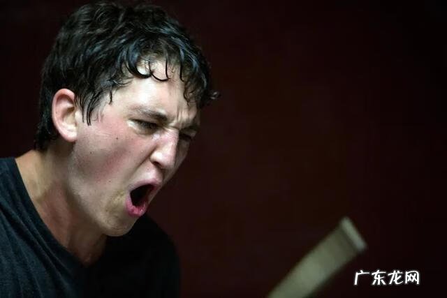 遗落战境女二号游泳 遗落战警