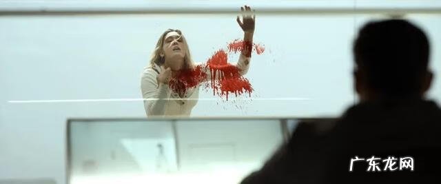 遗落战境女二号游泳 遗落战警